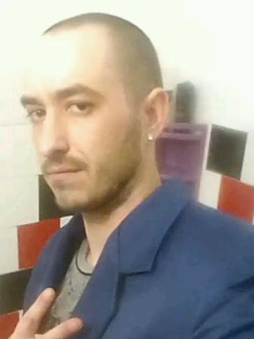 Peter, 34 éves kazincbarcikai társkereső férfi profil fotója