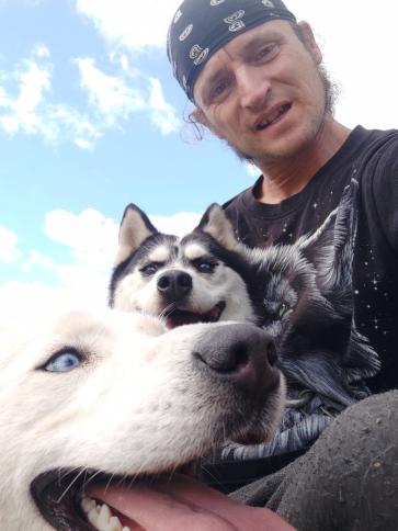 Tamás, 44 éves encsi társkereső férfi profil fotója
