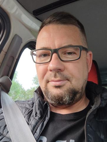 Csabi, 48 éves székesfehérvári társkereső férfi profil fotója