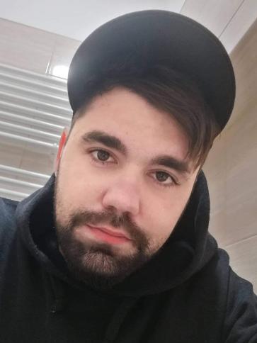Bence, 28 éves komáromi társkereső férfi profil fotója