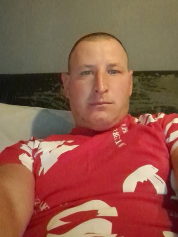Csaba, 34 éves ágasegyházai társkereső férfi profil fotója