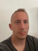 Sziasztok! Erik vagyok. Komoly zsámbéki párkereső nők jelentkezését várom.