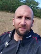 Sziasztok! Csaba vagyok. Komoly úri párkereső nők jelentkezését várom.