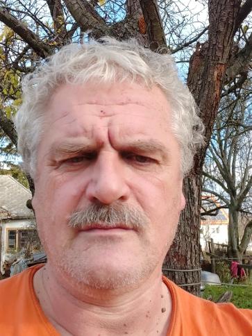 József, 57 éves zirci társkereső férfi profil fotója
