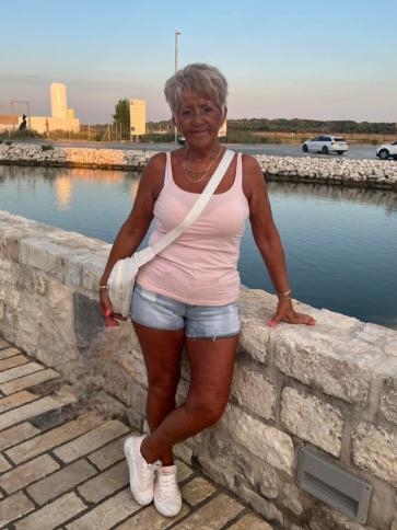 Eszter, 65 éves mezőtúri társkereső nő profil fotója
