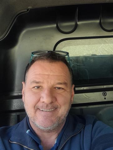 László, 52 éves százhalombattai társkereső férfi profil fotója