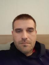 Sziasztok! Marko vagyok. Komoly dóci párkereső nők jelentkezését várom.