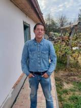 Sziasztok! Tamás vagyok. Komoly surdi párkereső nők jelentkezését várom.