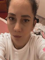 Sziasztok! Anett vagyok. Fiatal szekszárdi párkereső fiúkat chat-re várok.