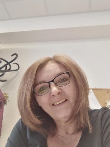 Piroska, 59 éves abonyi társkereső nő profil fotója
