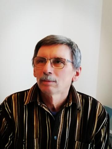 János, 70 éves esztergomi társkereső férfi profil fotója János, 70 éves esztergomi társkereső férfi profil fotója
