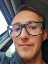 Sziasztok! Alex vagyok. Komoly verebi párkereső nők jelentkezését várom.
