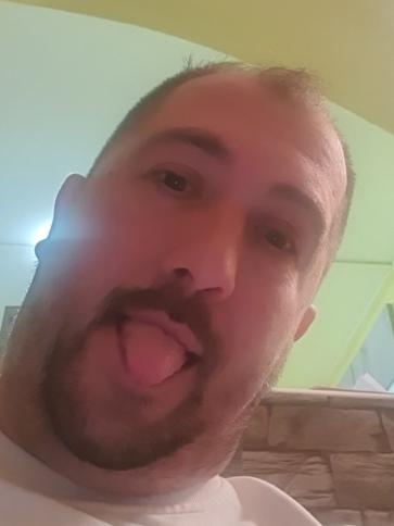 Miklós, 37 éves tiszaföldvári társkereső férfi profil fotója