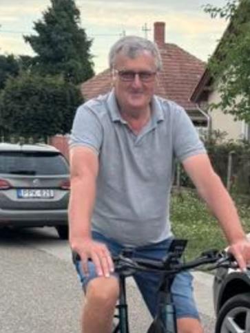Lajos, 65 éves sümegi társkereső férfi profil fotója