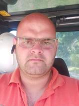 Sziasztok! Balázs vagyok. Komoly kötegyáni párkereső nők jelentkezését várom.