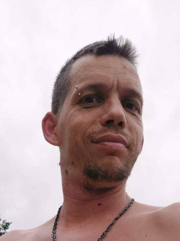 Zoltán, 40 éves ozorai társkereső férfi profil fotója