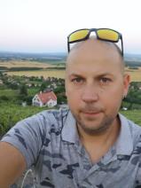 Sziasztok! András vagyok. Komoly devecseri párkereső nők jelentkezését várom.