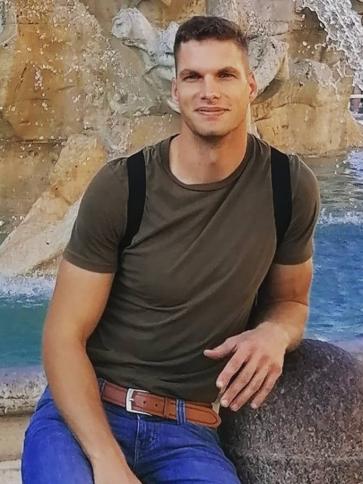 Ádám, 32 éves bodroghalomi társkereső férfi profil fotója