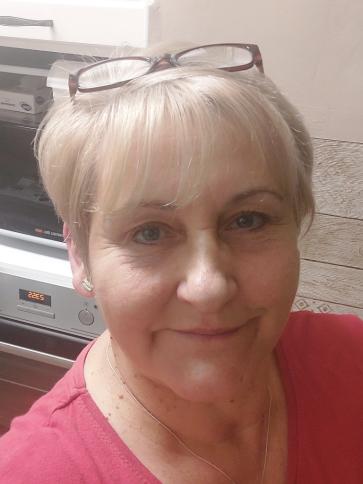 Éva, 59 éves tatabányai társkereső nő profil fotója