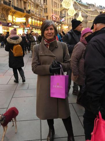 Ildiko, 66 éves szombathelyi társkereső nő profil fotója Ildiko, 66 éves szombathelyi társkereső nő profil fotója