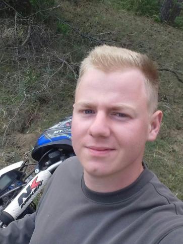 Sanyi, 26 éves bajai társkereső férfi profil fotója