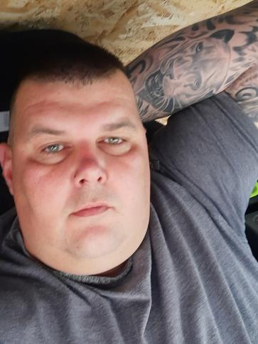 András, 43 éves sümegi társkereső férfi profil fotója András, 43 éves sümegi társkereső férfi profil fotója