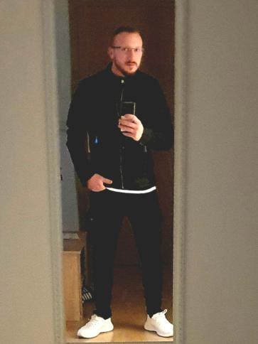 Robert, 29 éves köröstarcsai társkereső férfi profil fotója