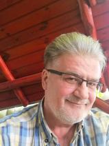 Sziasztok! Csaba vagyok. Ingyenesen megismerhető hajdúböszörményi nőkkel randiznék.