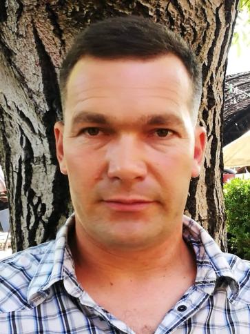 Laci, 46 éves ásotthalmi társkereső férfi profil fotója