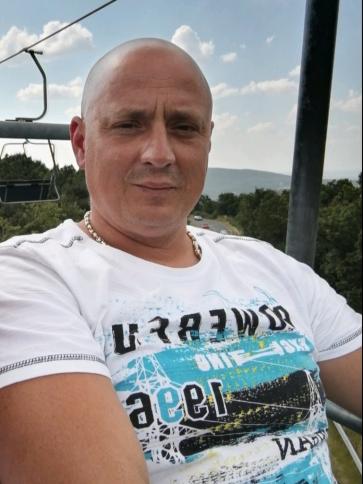 Zoltán, 41 éves csobaji társkereső férfi profil fotója Zoltán, 41 éves csobaji társkereső férfi profil fotója