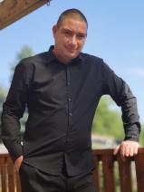 Sziasztok! Viktor vagyok. Online kartali randizni vágyó nők kattinsatok a kedvenc gombra.