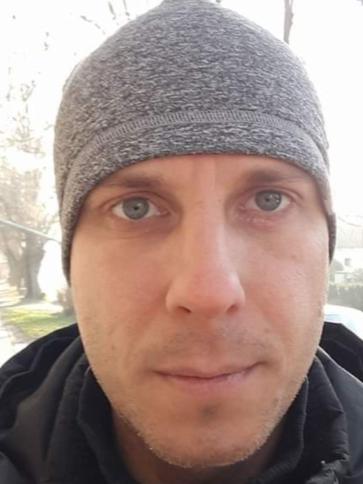 Róbert, 45 éves csongrádi társkereső férfi profil fotója