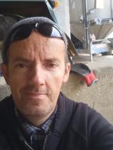 Sziasztok! Tibor vagyok. Komoly mekényesi párkereső nők jelentkezését várom.