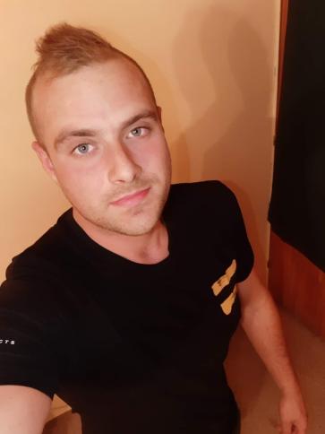 Roland, 29 éves kapolyi társkereső férfi profil fotója