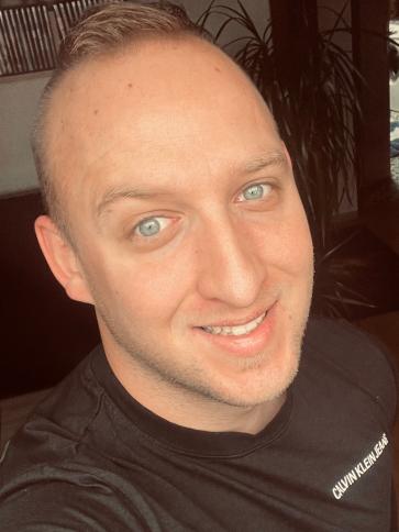Ákos, 32 éves bakonyszücsi társkereső férfi profil fotója