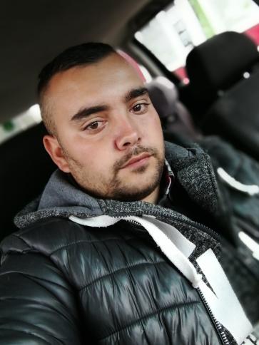 Róbert, 29 éves encsi társkereső férfi profil fotója