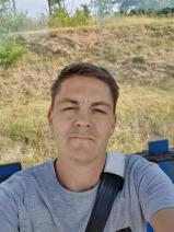 Sziasztok! Attila vagyok. Komoly mecséri párkereső nők jelentkezését várom.