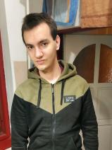 Sziasztok! Dani vagyok. Fiatal komlói párkereső lányokkal chatelnék.