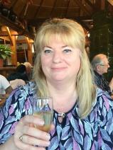 Sziasztok! Erika vagyok. Komoly bársonyosi társkereső férfiak jelentkezését várom.