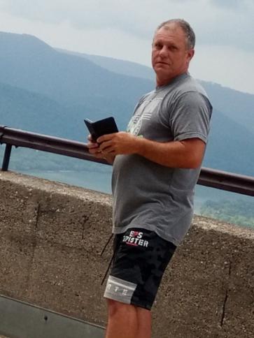 Attila, 54 éves maroslelei társkereső férfi profil fotója Attila, 54 éves maroslelei társkereső férfi profil fotója