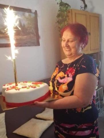 Marcsi, 58 éves lábatlani társkereső nő profil fotója