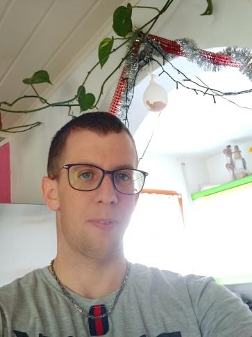 Misi, 33 éves csanyteleki társkereső férfi profil fotója