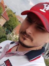 Sziasztok! Márió vagyok. Fiatal gyáli párkereső lányokkal chatelnék.