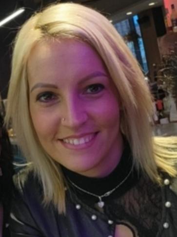 Vica, 39 éves esztergomi társkereső nő profil fotója Vica, 39 éves esztergomi társkereső nő profil fotója