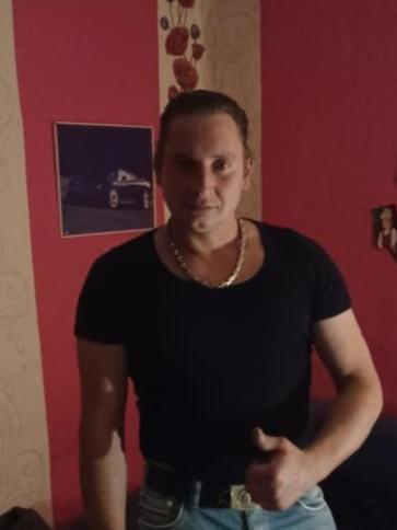 Zsolti, 42 éves zsákai társkereső férfi profil fotója
