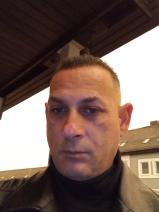 Sziasztok! Tamas vagyok. Ingyenesen megismerhető barcsi nőkkel randiznék.