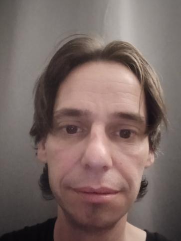 Róbert, 44 éves oroszlányi társkereső férfi profil fotója