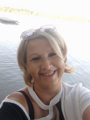 Hajnal, 53 éves Budapest XIII. kerületi társkereső nő profil fotója Hajnal, 53 éves Budapest XIII. kerületi társkereső nő profil fotója