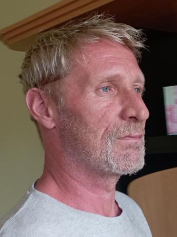 Gabor, 54 éves szombathelyi társkereső férfi profil fotója Gabor, 54 éves szombathelyi társkereső férfi profil fotója
