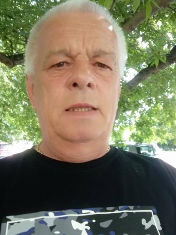 Jozsef, 63 éves komáromi társkereső férfi profil fotója